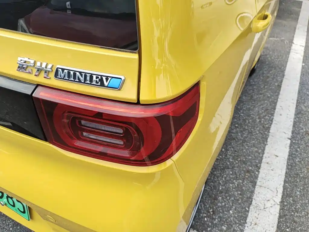 Wuling MINIEV — миниатюра 8