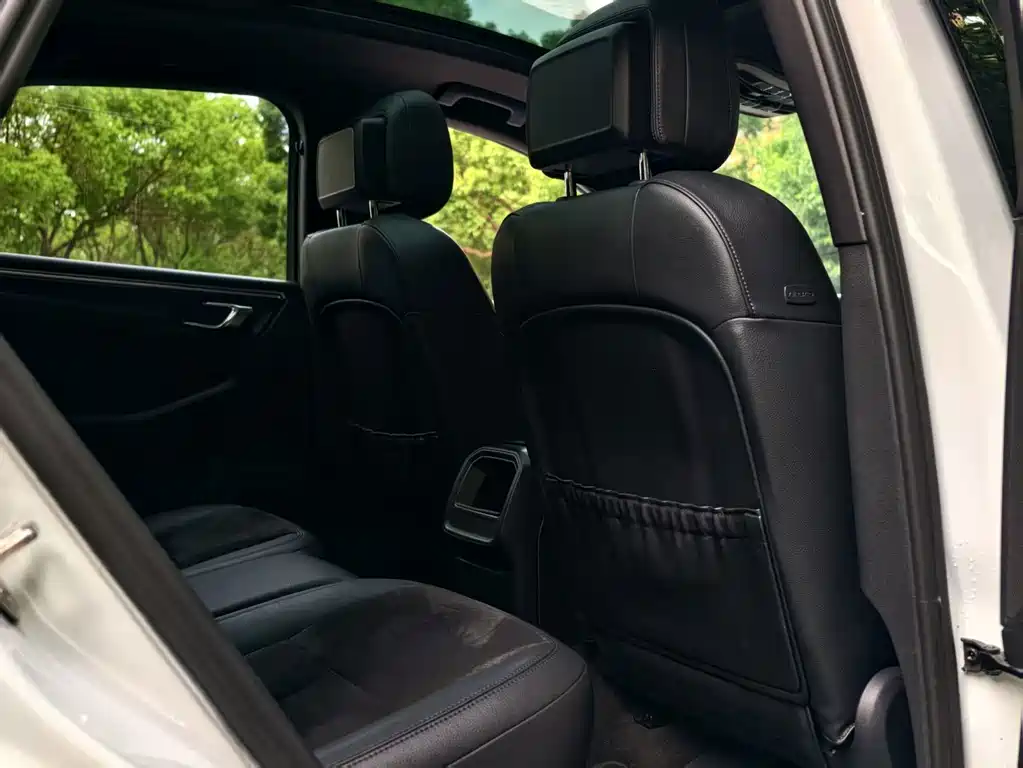Porsche Macan — миниатюра 11