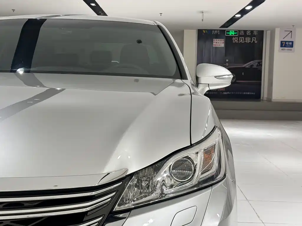 Toyota Crown — миниатюра 16