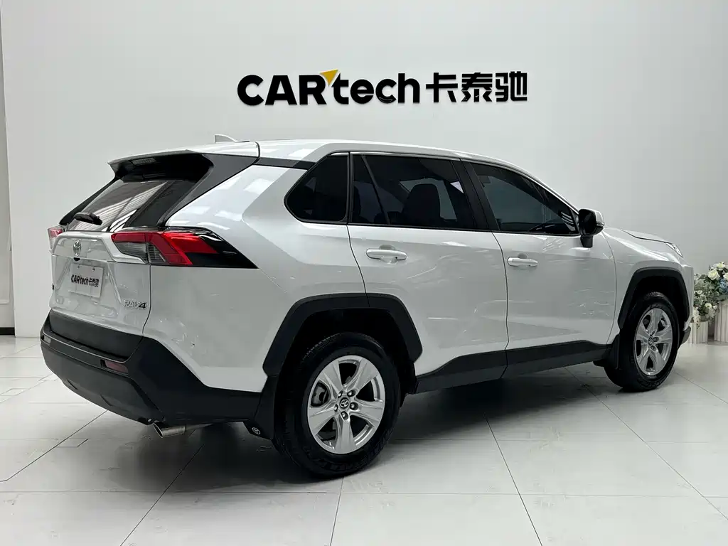 Toyota RAV4 — миниатюра 12