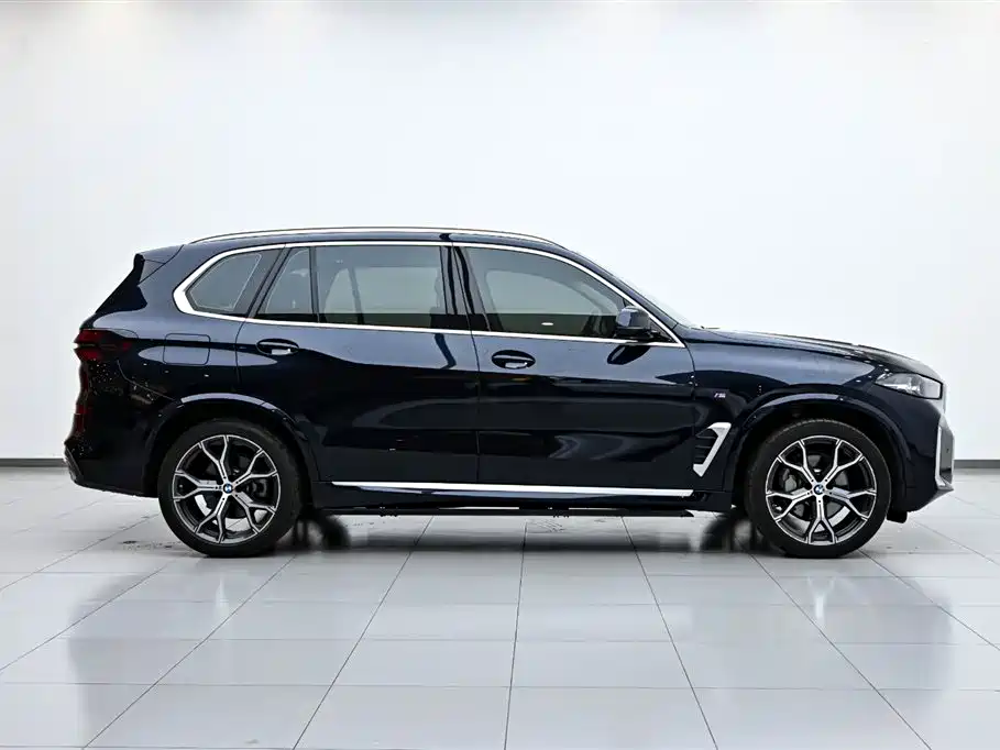 BMW X5 2023 xDrive 30Li Premium M Sport