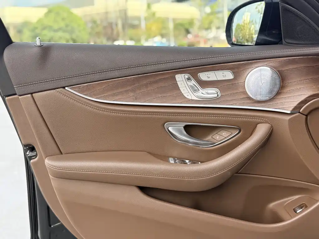 Mercedes-Benz E-Class — миниатюра 21