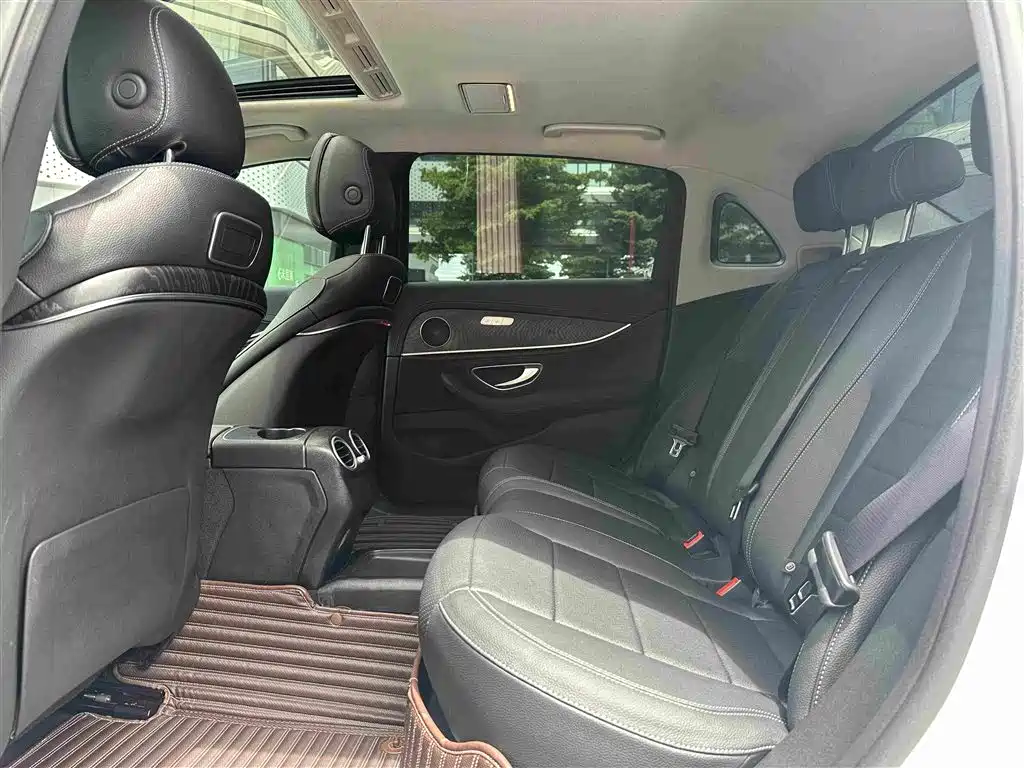 Mercedes-Benz E-Class — миниатюра 18