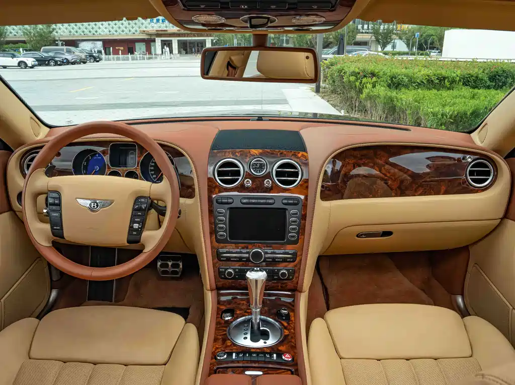 Bentley Flying Spur — миниатюра 14