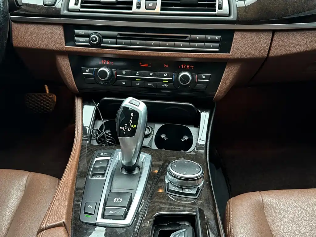 BMW 5 Series — миниатюра 11