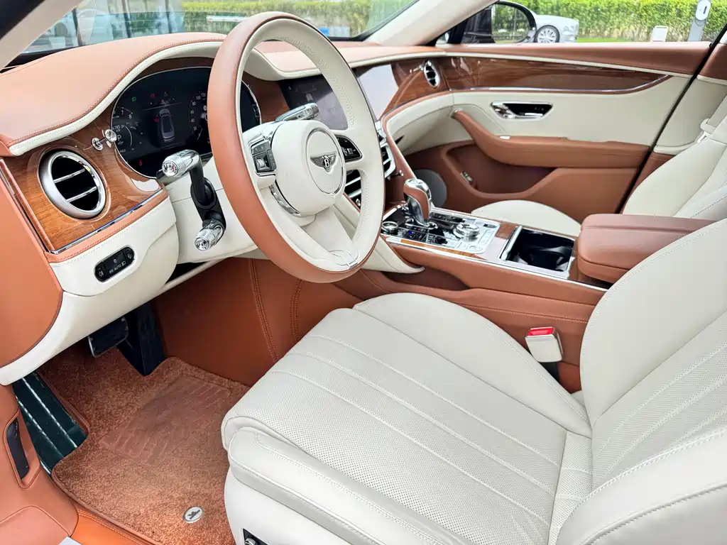 Bentley Flying Spur PHEV — миниатюра 10