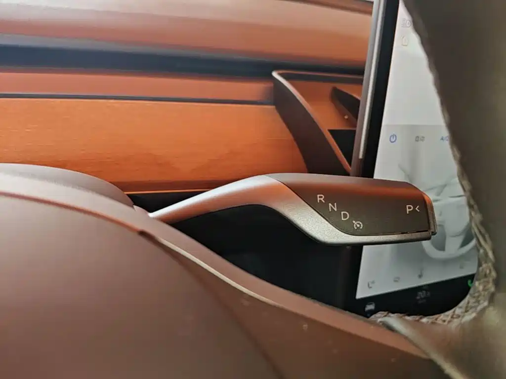 Tesla Model Y — миниатюра 14