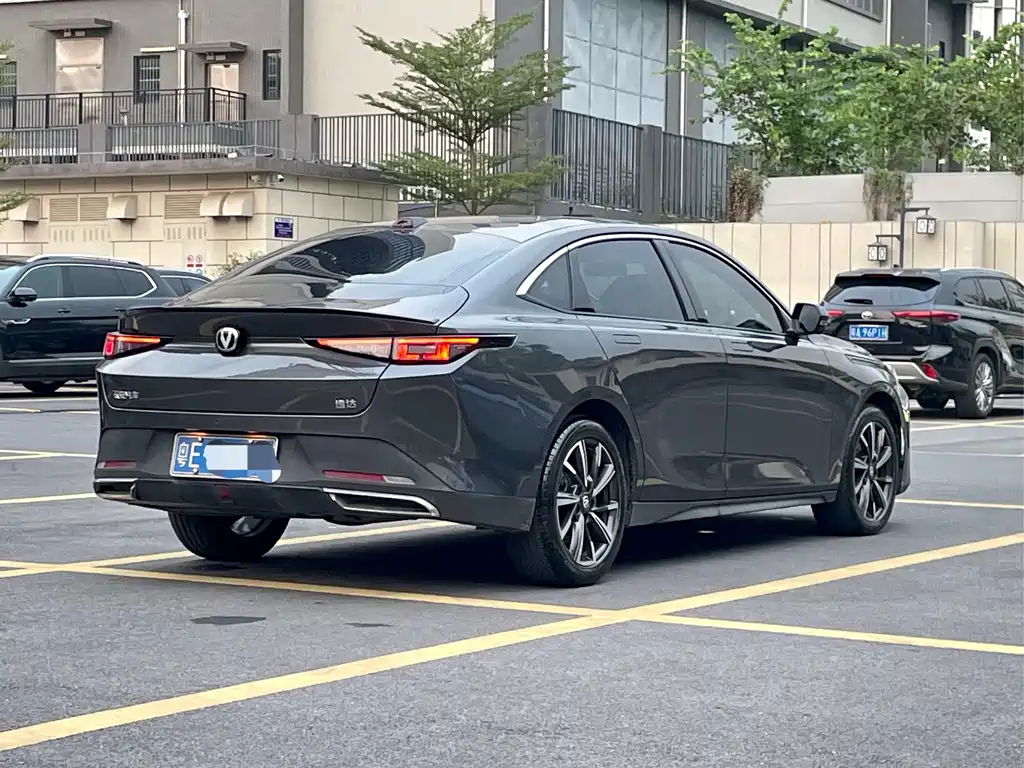 Changan Yida — миниатюра 6