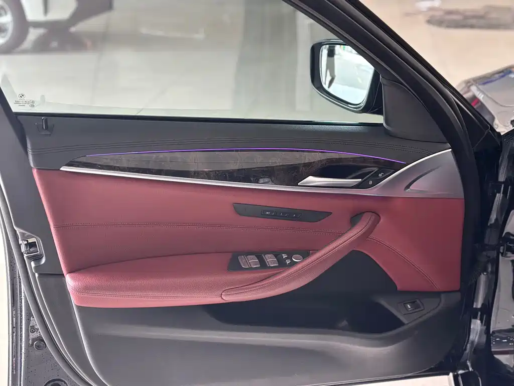BMW 5 Series — миниатюра 5