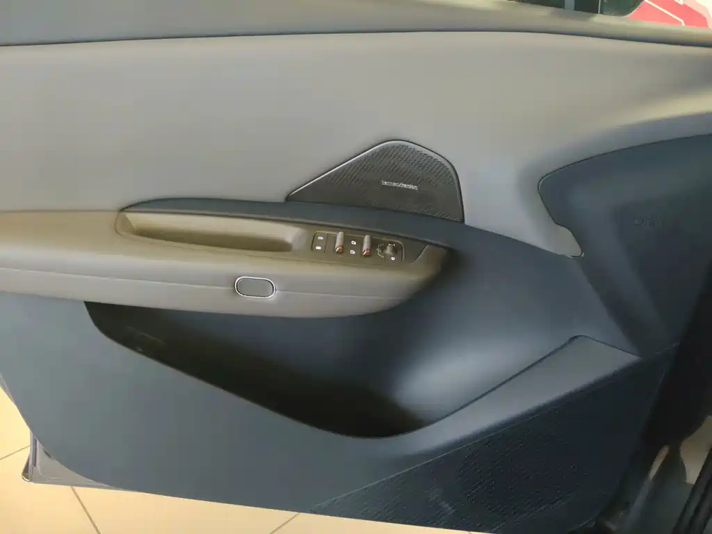 Lynk & Co Z20 — миниатюра 19