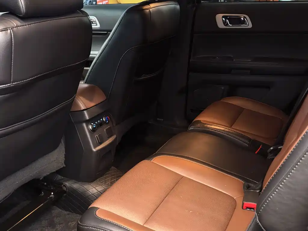 Ford Explorer (Import) — миниатюра 12