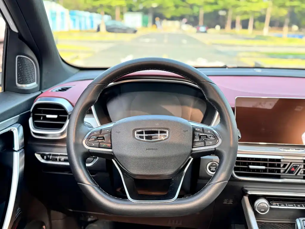 Geely Binyue — миниатюра 10