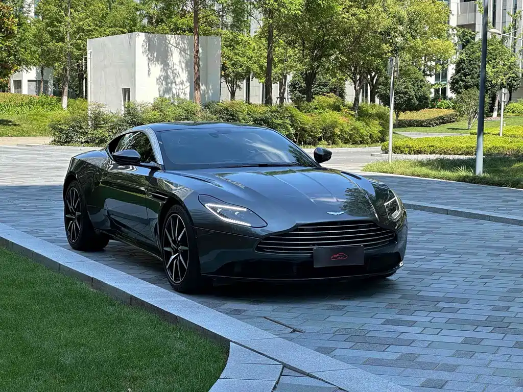 Aston Martin DB11 — миниатюра 3