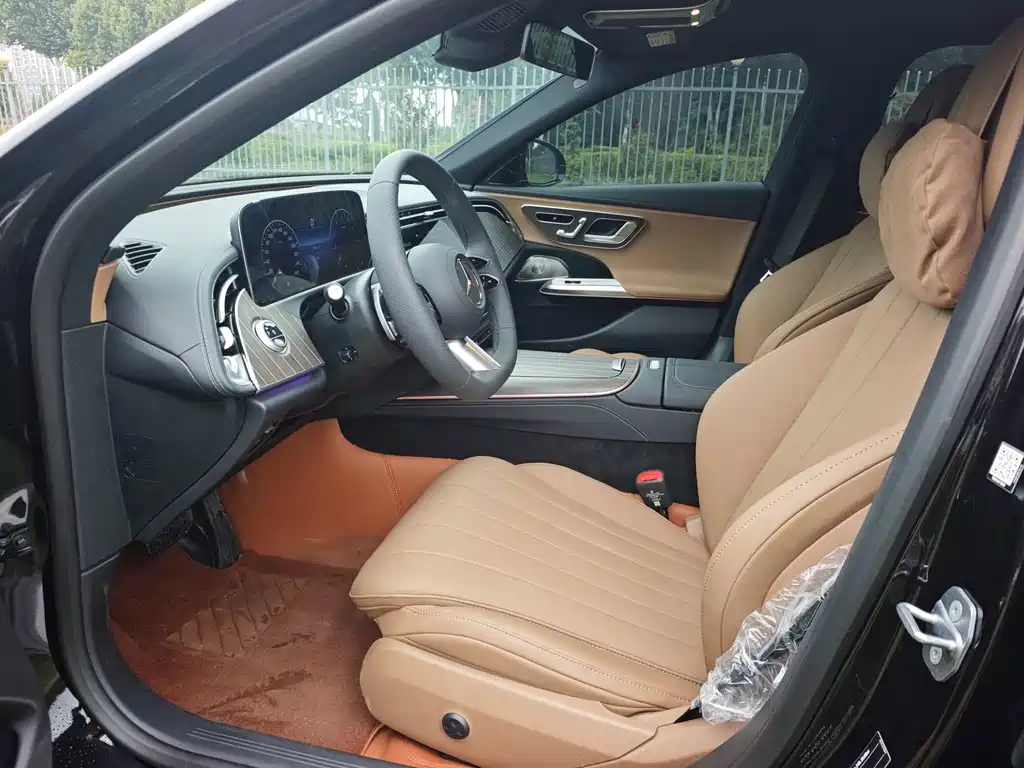 Mercedes-Benz E-Class — миниатюра 13