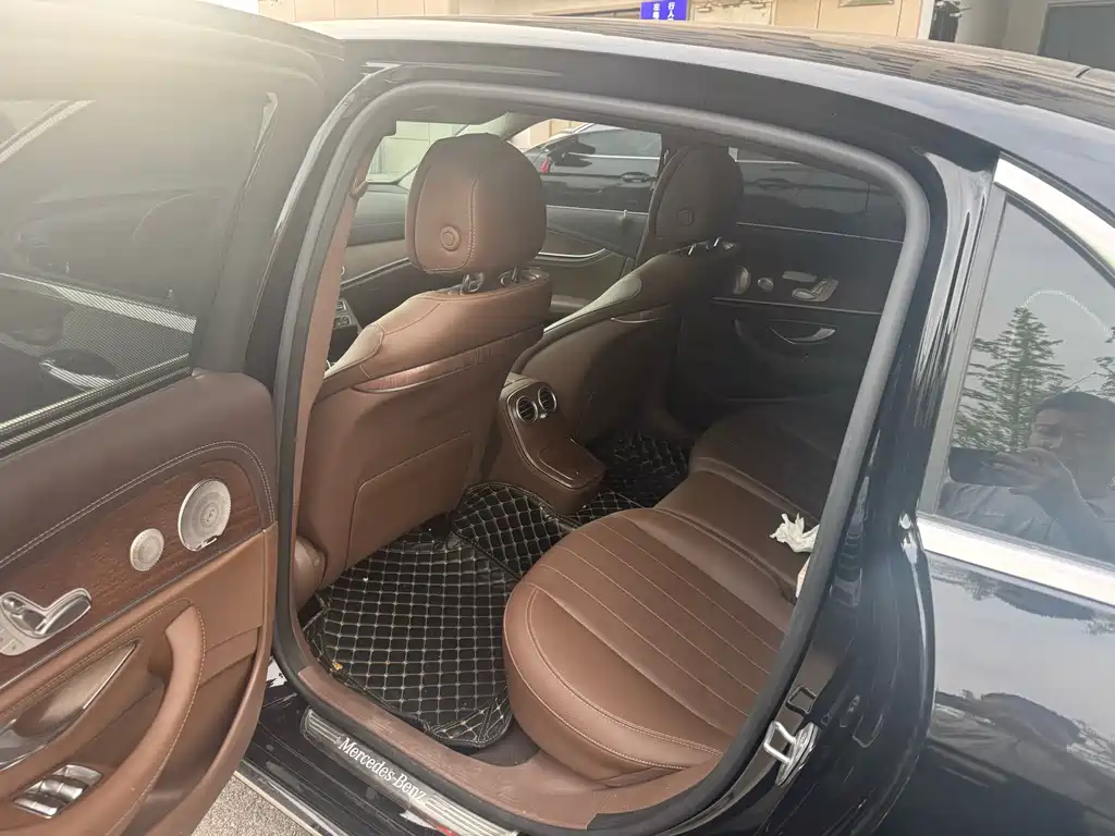 Mercedes-Benz E-Class — миниатюра 4