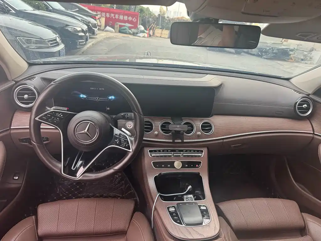 Mercedes-Benz E-Class — миниатюра 5