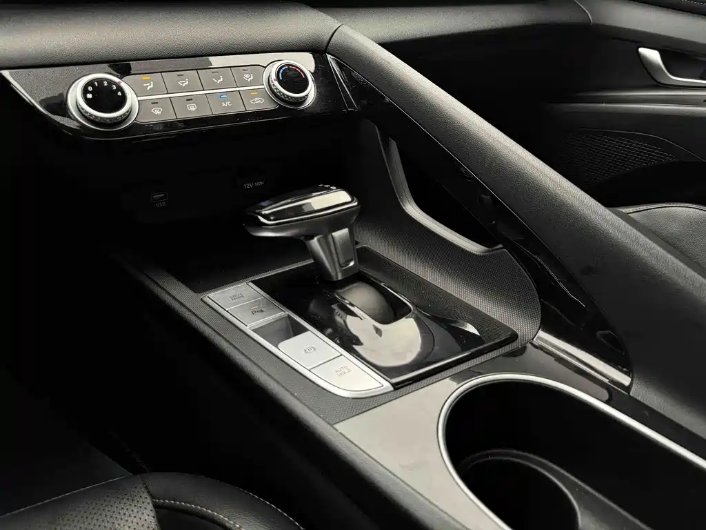 Hyundai Elantra — миниатюра 13