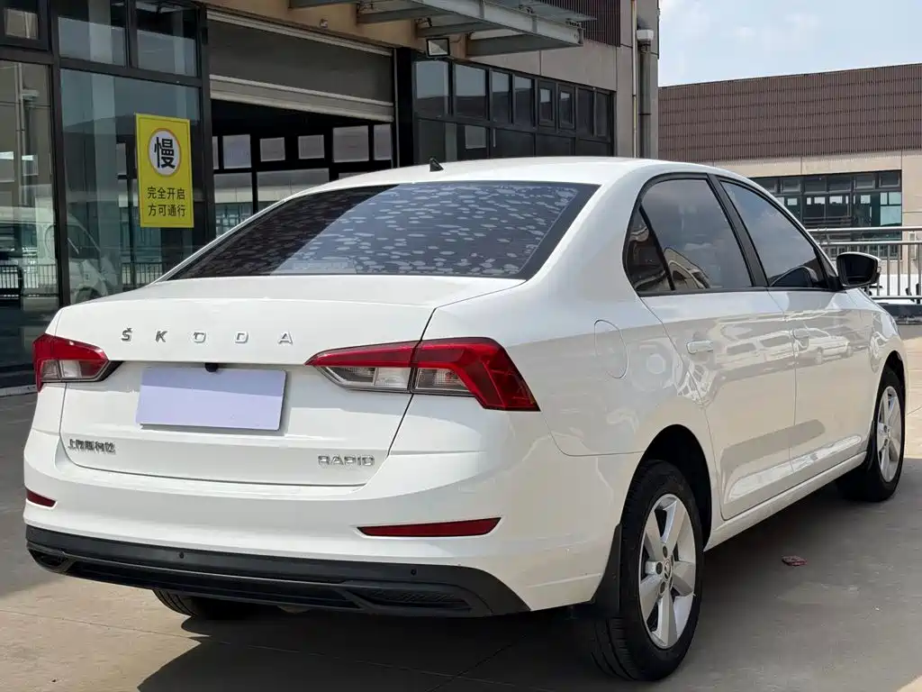 Skoda Rapid — миниатюра 9