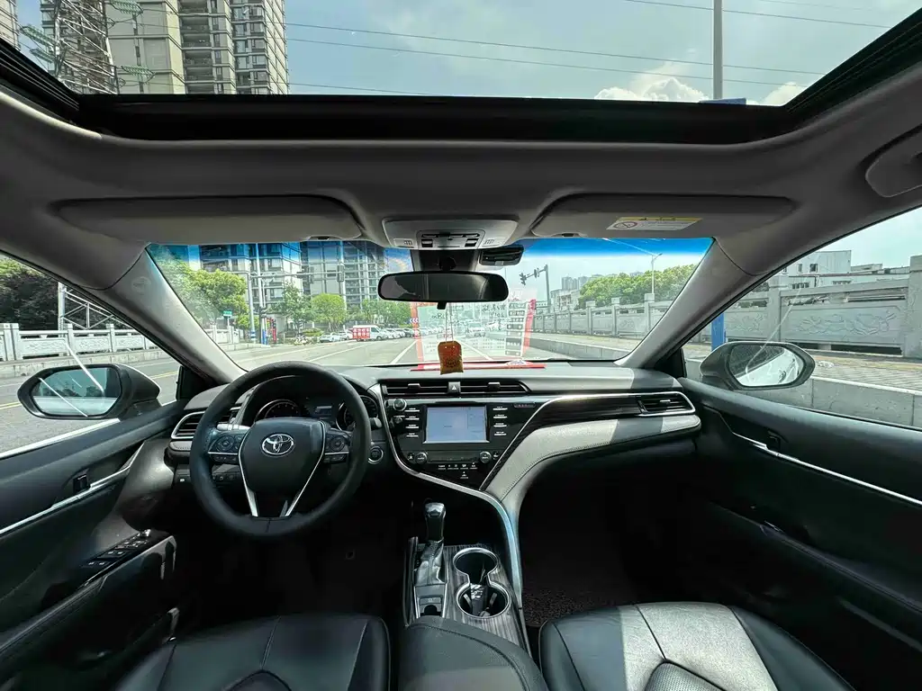Toyota Camry — миниатюра 6