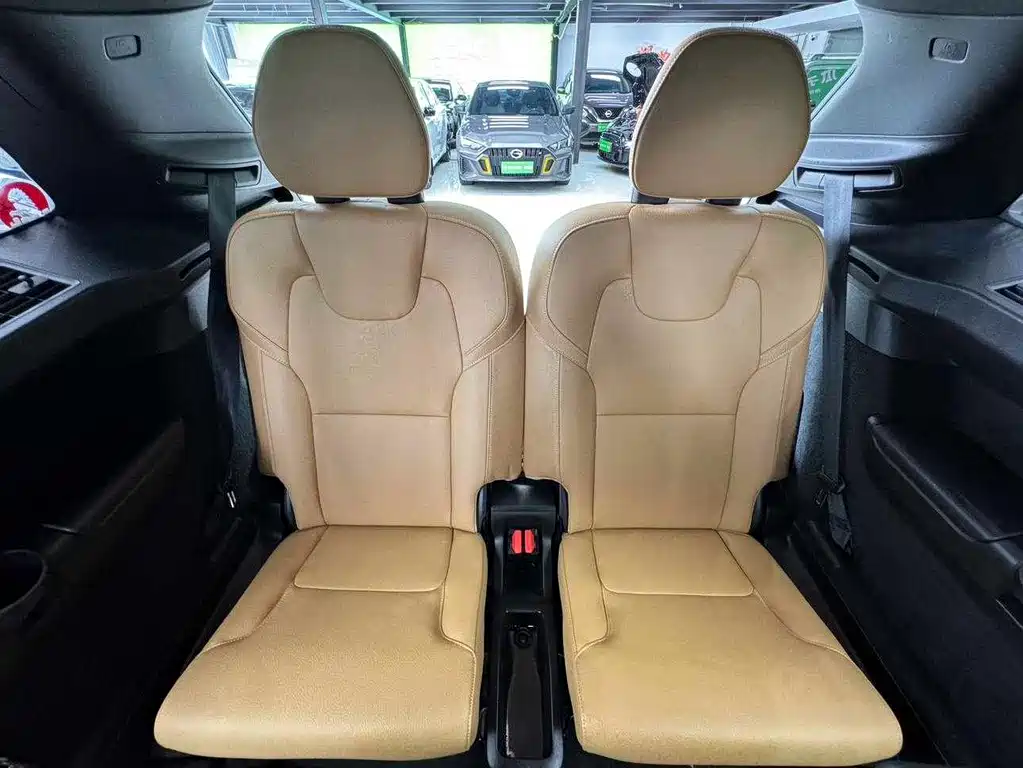 Volvo XC90 — миниатюра 25