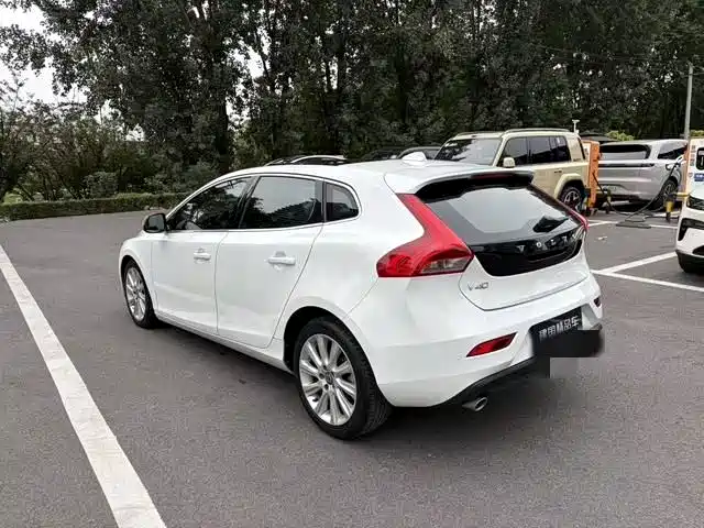 Volvo V40 — миниатюра 10