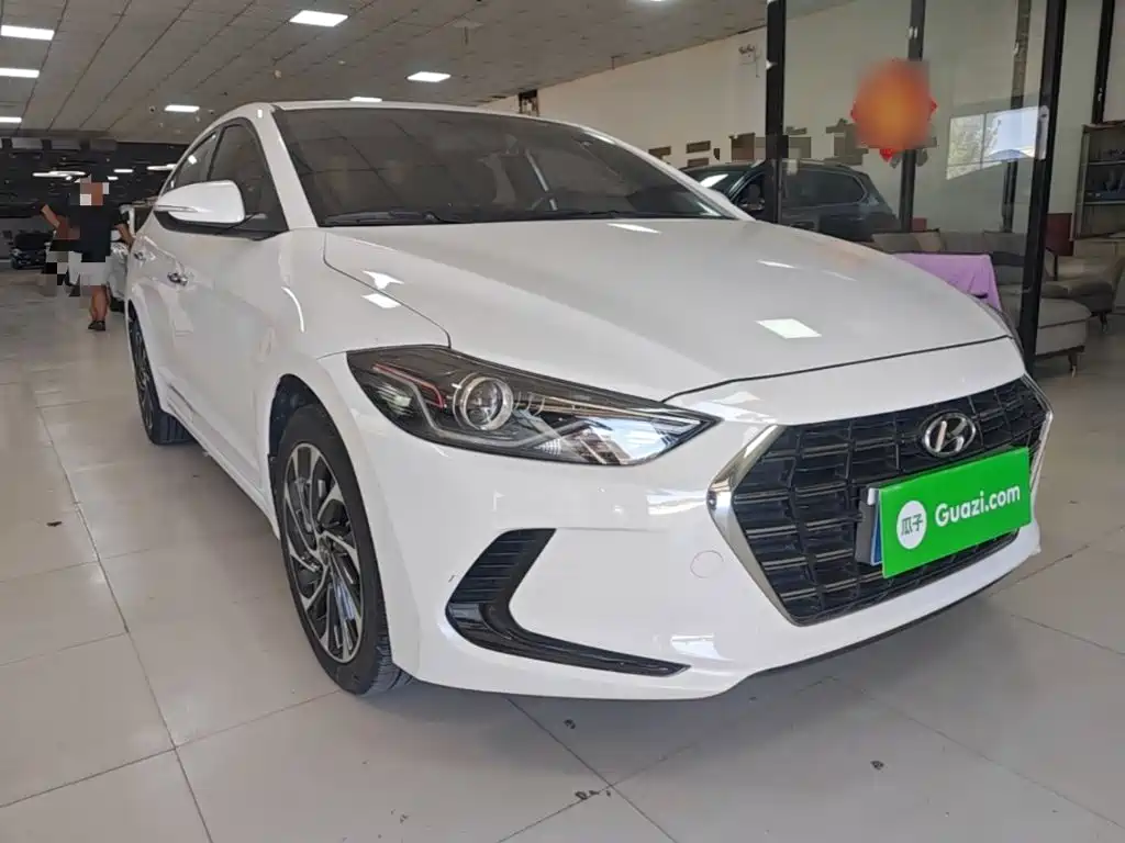 Hyundai Elantra — миниатюра 4