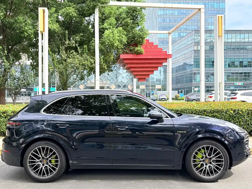 Porsche Cayenne Hybrid — миниатюра 4