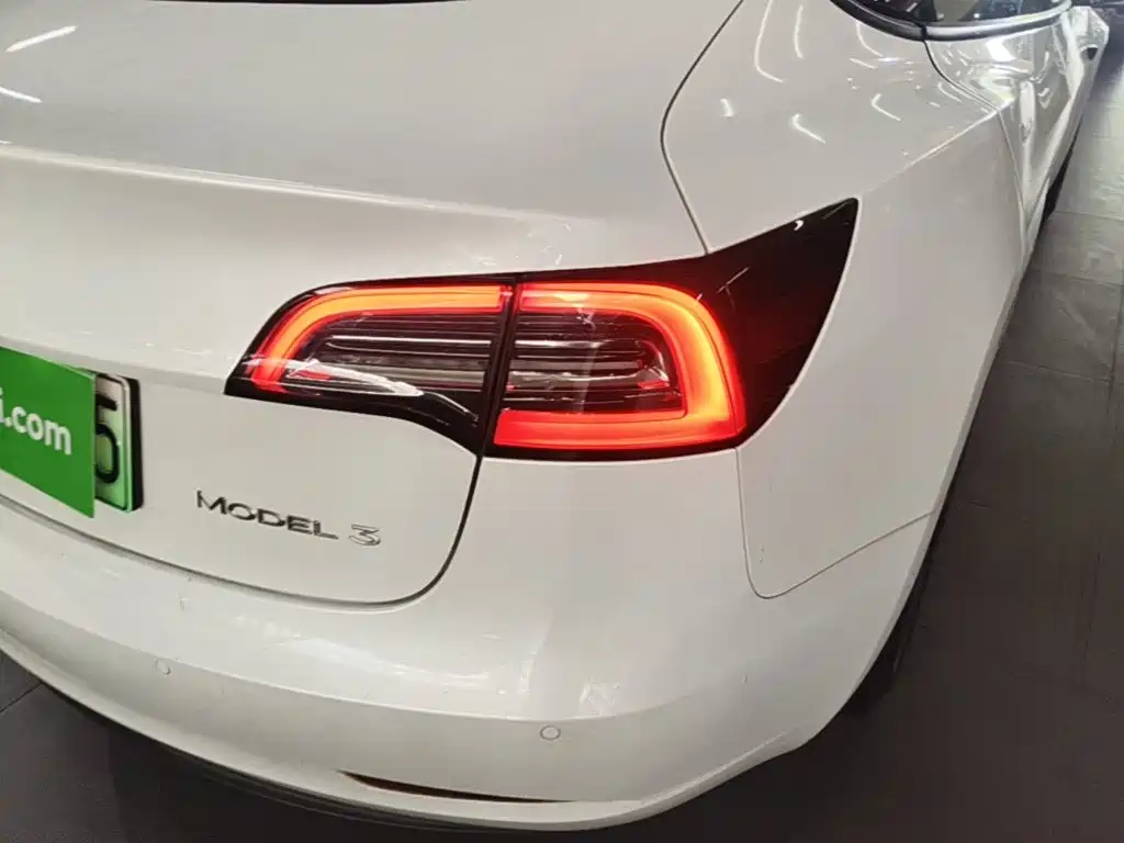 Tesla Model 3 — миниатюра 8