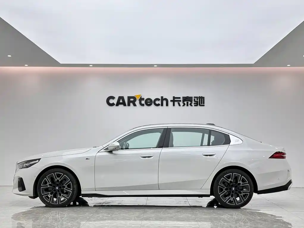 BMW 5 Series — миниатюра 2