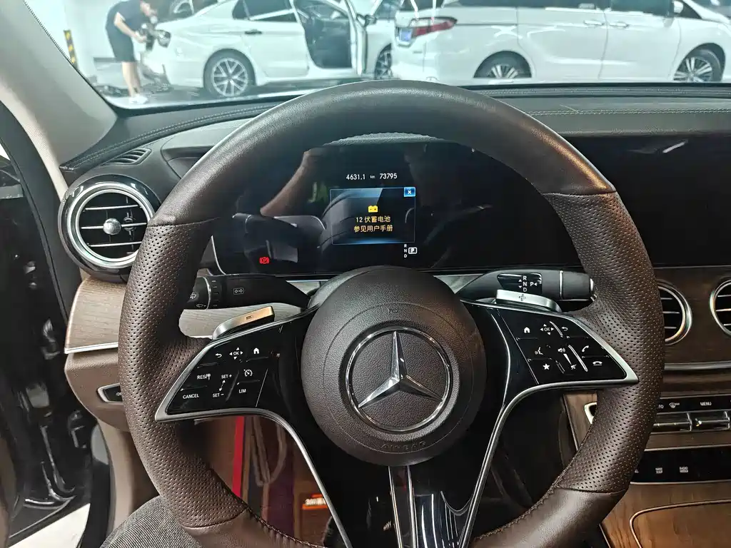 Mercedes-Benz E-Class — миниатюра 12