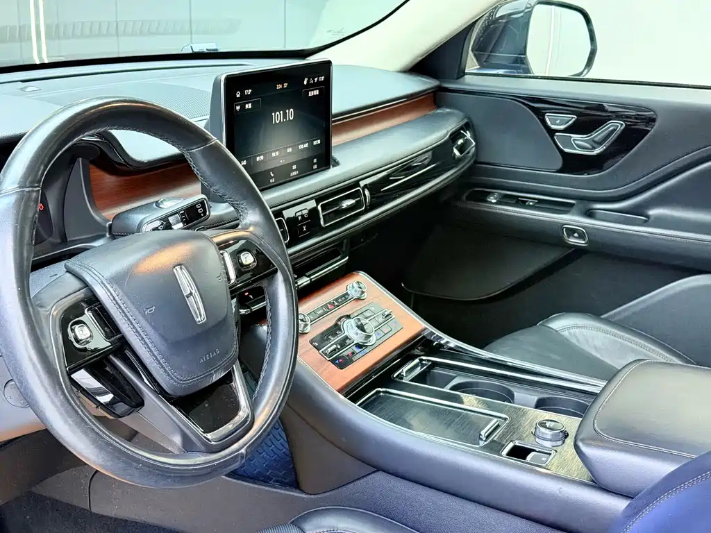 Lincoln Aviator (Import) — миниатюра 5