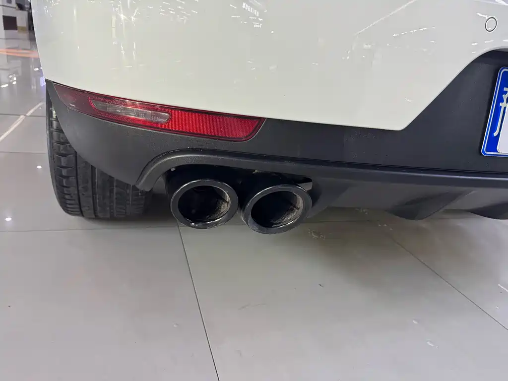 Porsche Macan — миниатюра 10