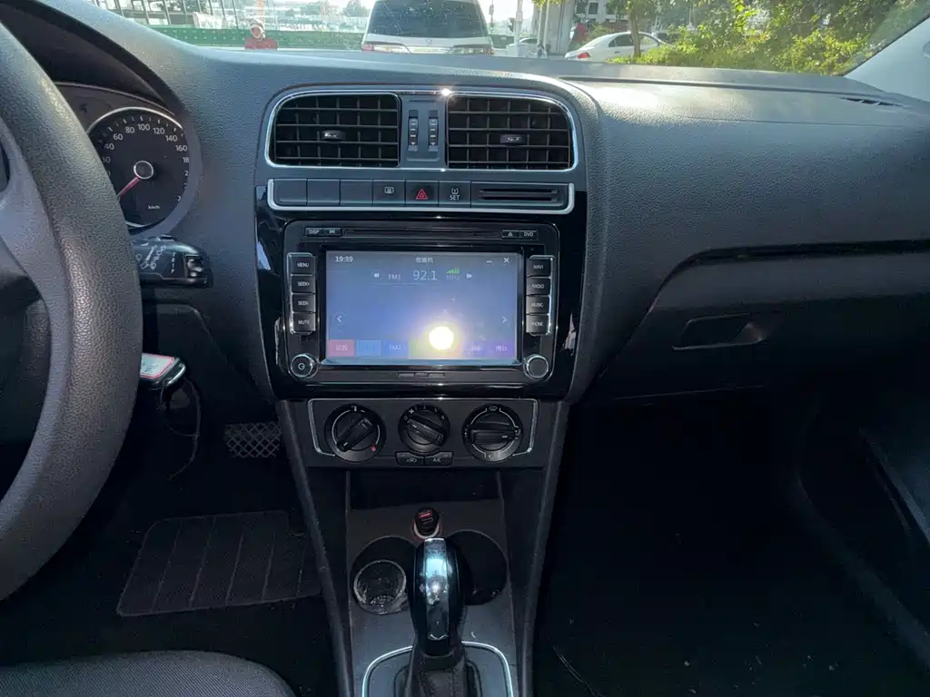 Volkswagen Polo 2014 1.6L AT Comfort