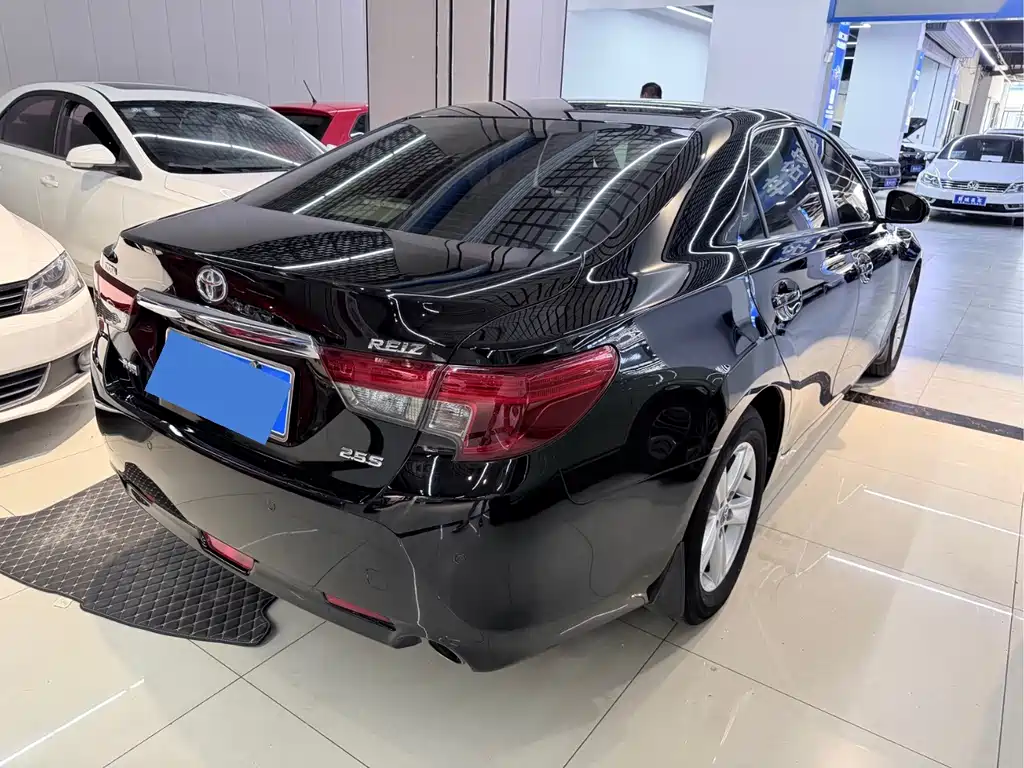 Toyota Reiz — миниатюра 9