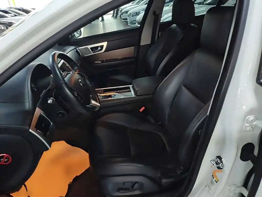 Jaguar XF — миниатюра 15