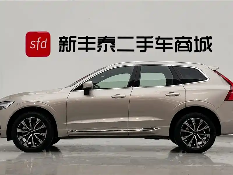 Volvo XC60 2025 B5 Luxury