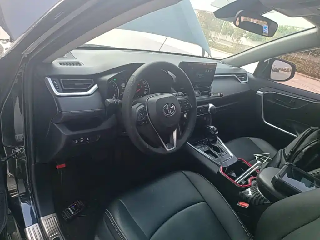 Toyota RAV4 — миниатюра 10
