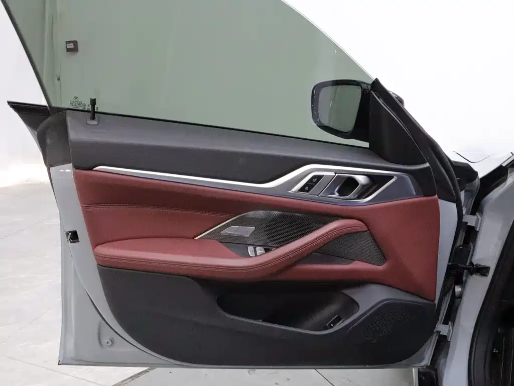 BMW i4 — миниатюра 10