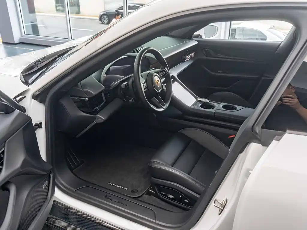 Porsche Taycan — миниатюра 8