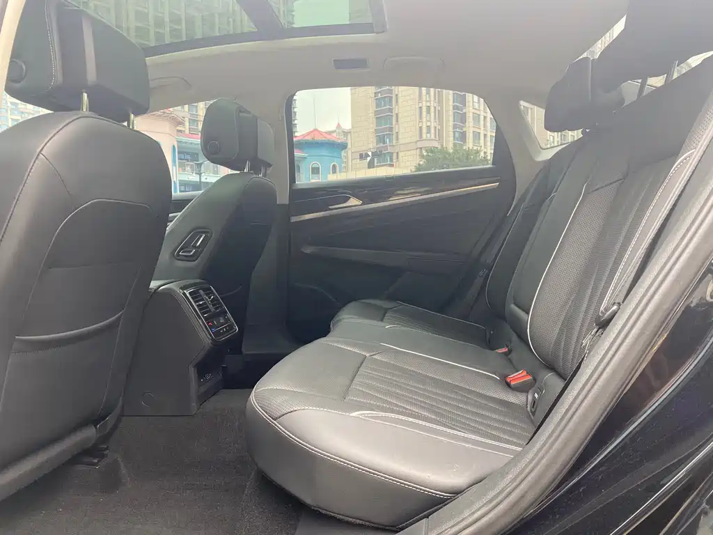 Volkswagen Passat 2022 330TSI Luxury
