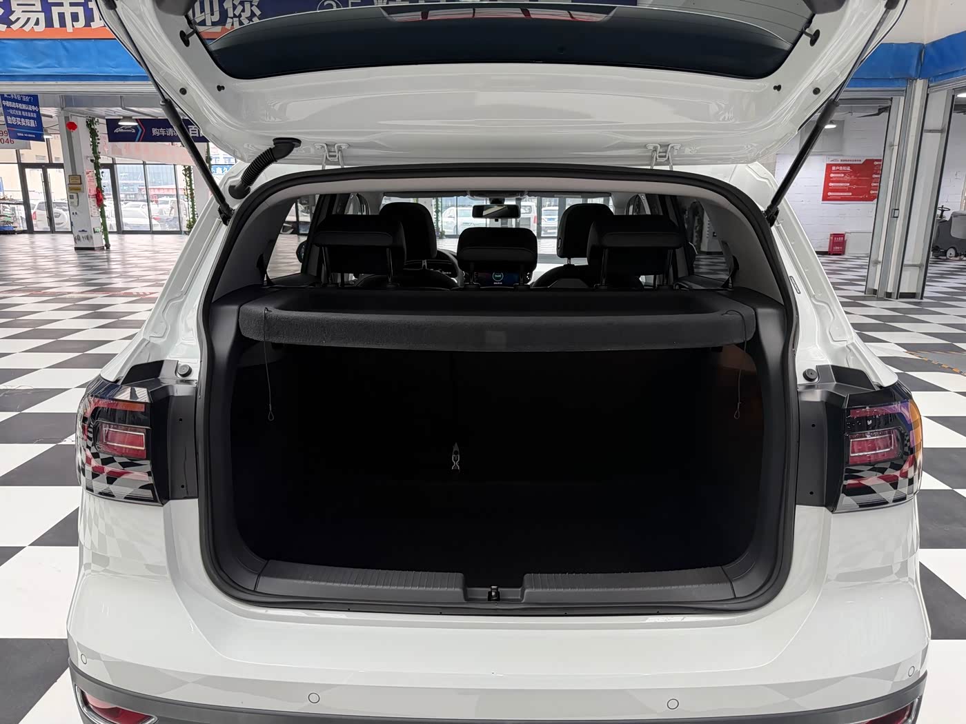 Volkswagen Tanying 1.5 л 2023 г. Белый, пробег 23000 км