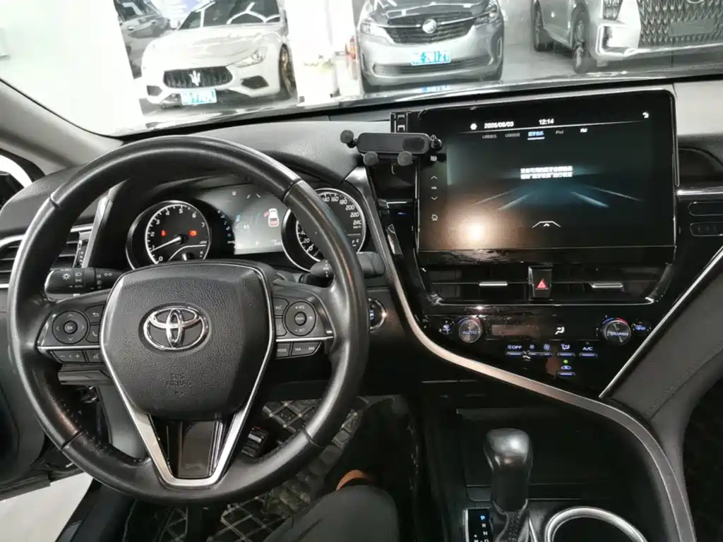 Toyota Camry — миниатюра 10