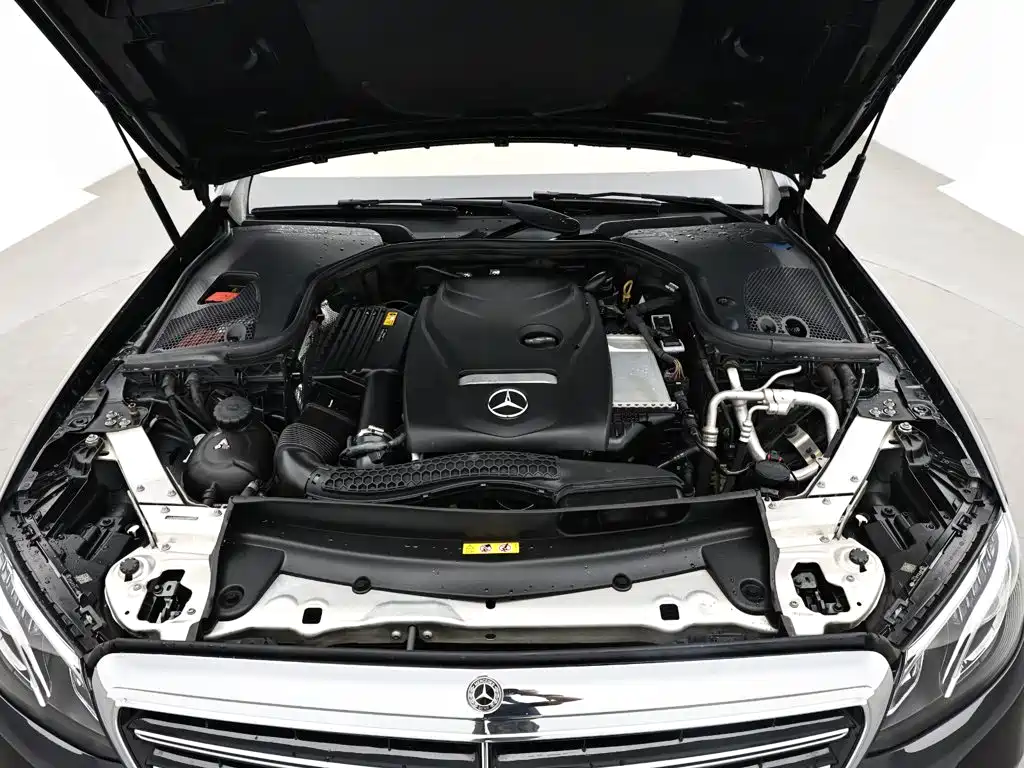 Mercedes-Benz E-Class — миниатюра 18