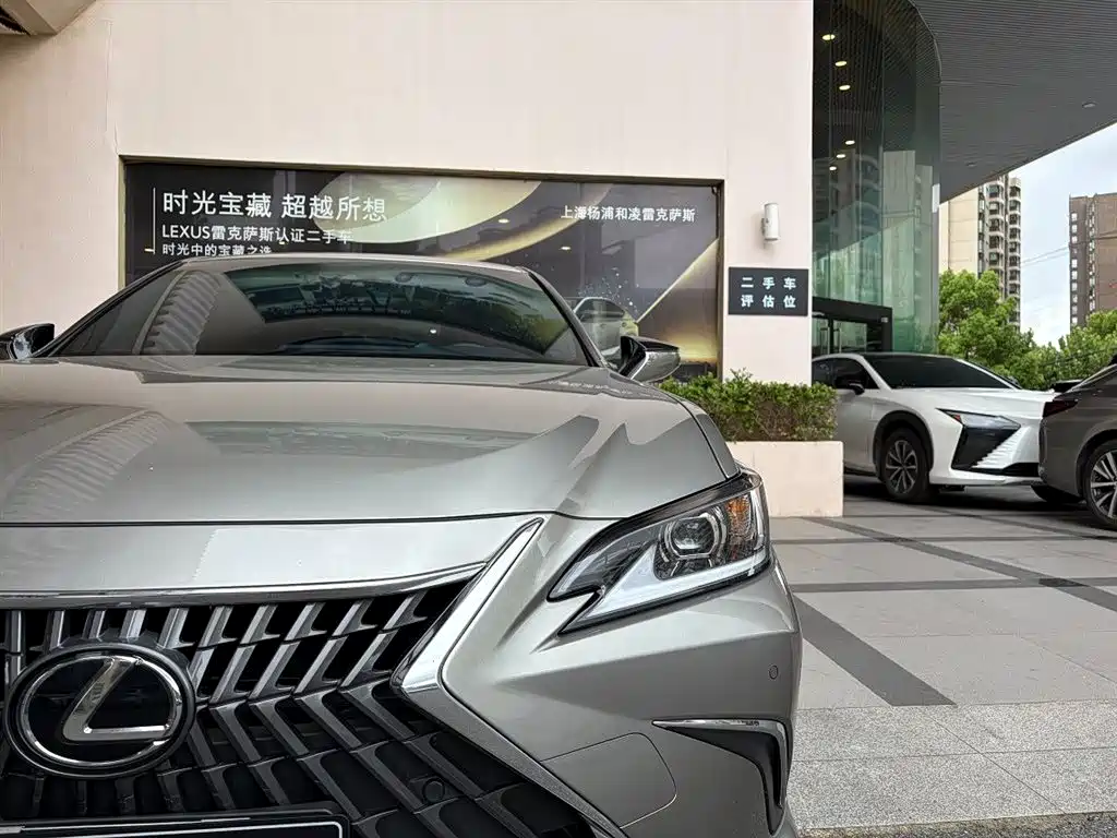 Lexus ES — миниатюра 5