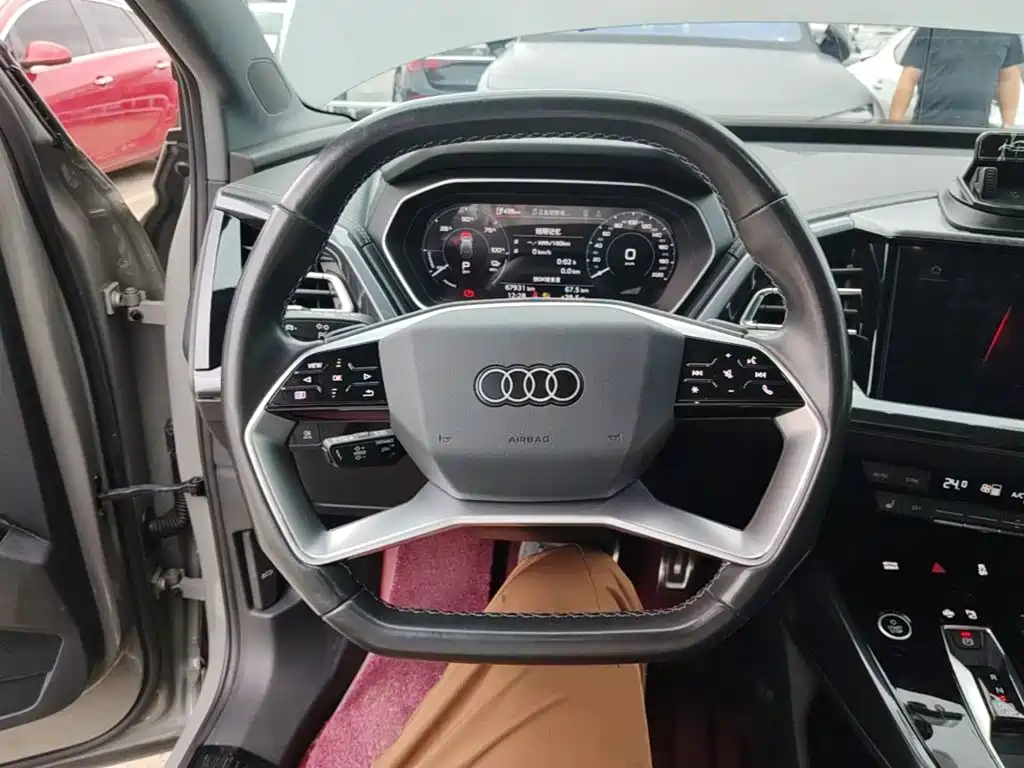 Audi Q4 e-tron — миниатюра 11