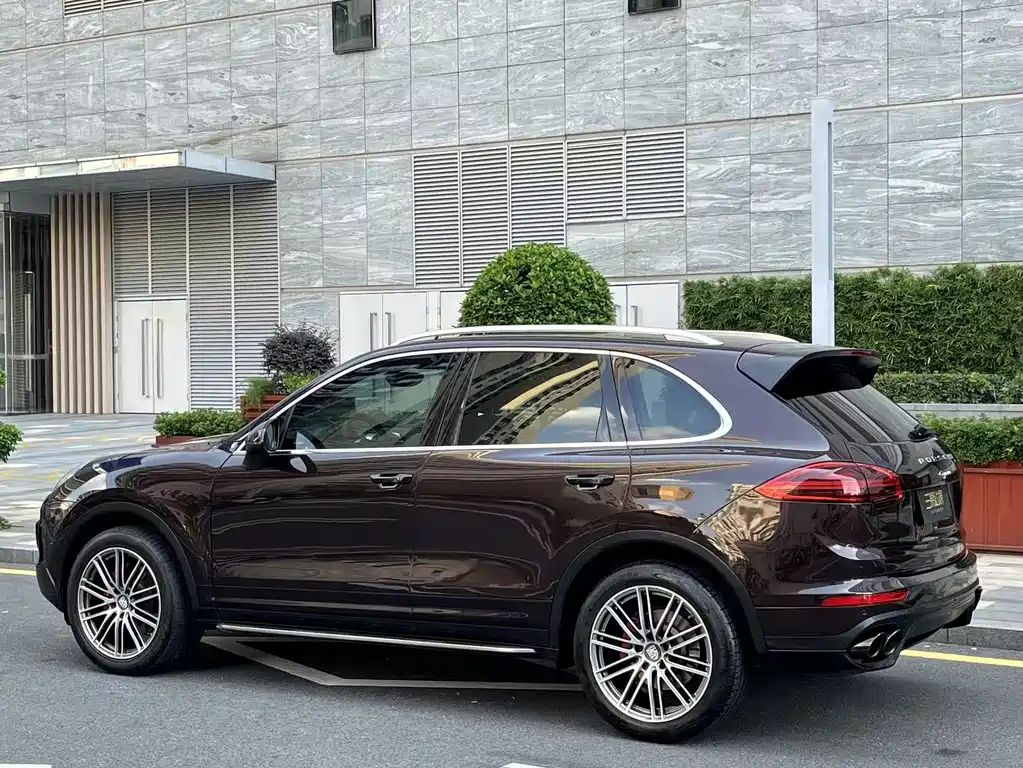 Porsche Cayenne — миниатюра 4