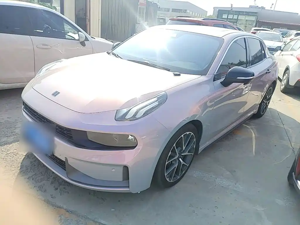 Lynk & Co 03
