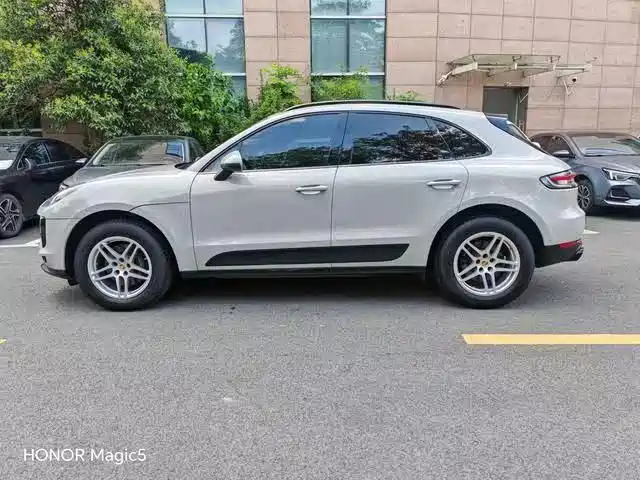 Porsche Macan — миниатюра 4