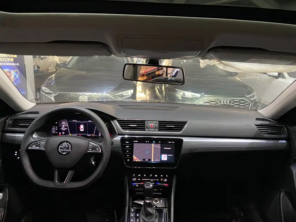 Skoda Superb — миниатюра 9
