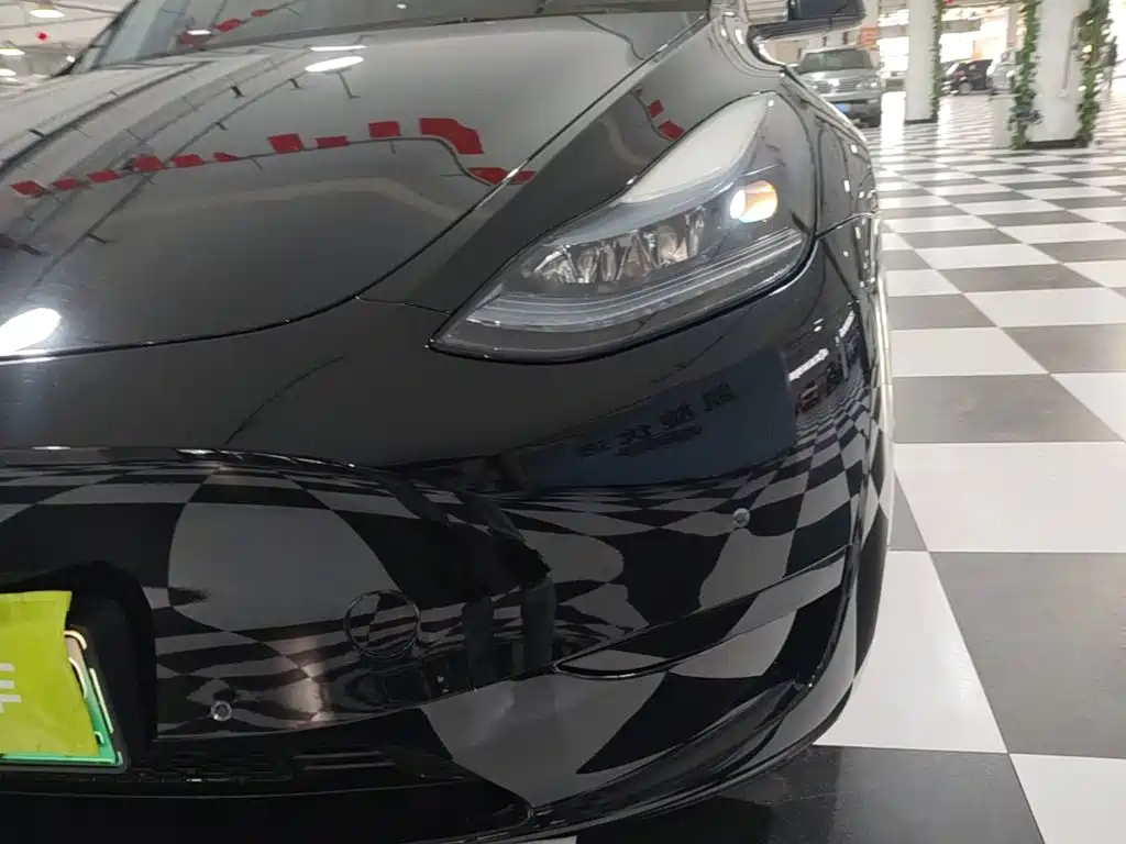 Tesla Model Y — миниатюра 24